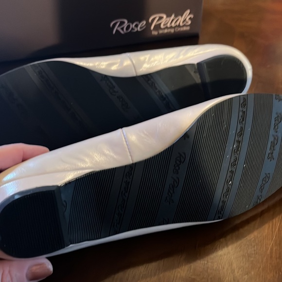 (#132) NWT ladies beige flats by Rose Petals/Walking Cradles. Size 6 1/2 medium - Picture 6 of 8